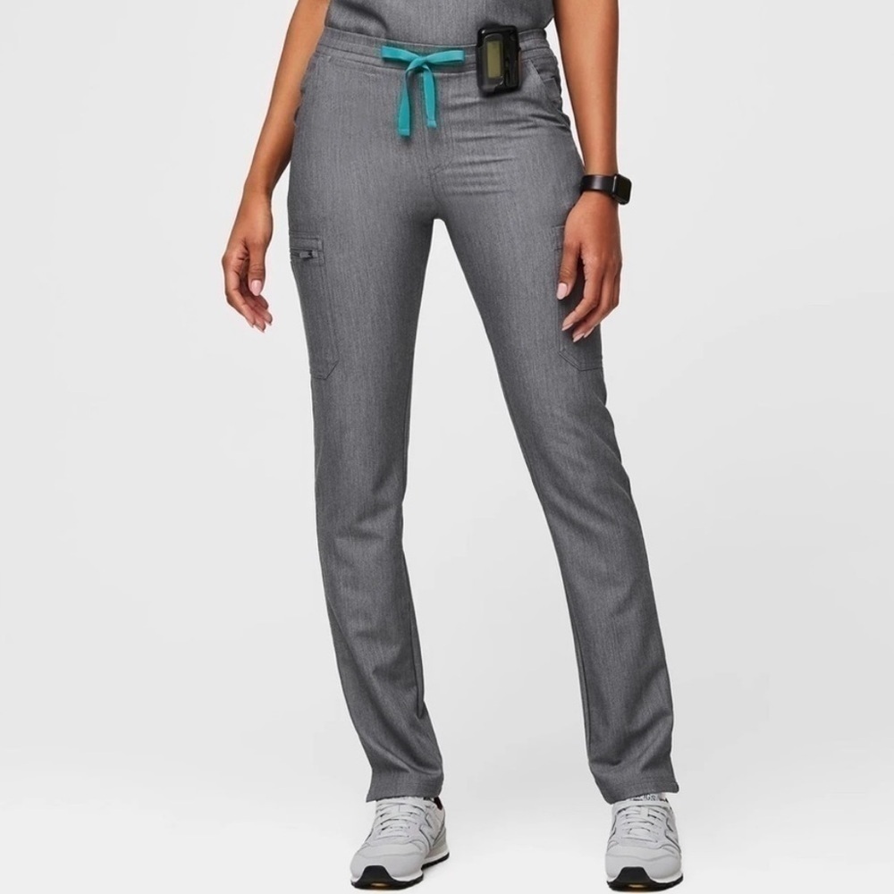 Figs Yola Granite Gray Scrub Pants Size M / Short